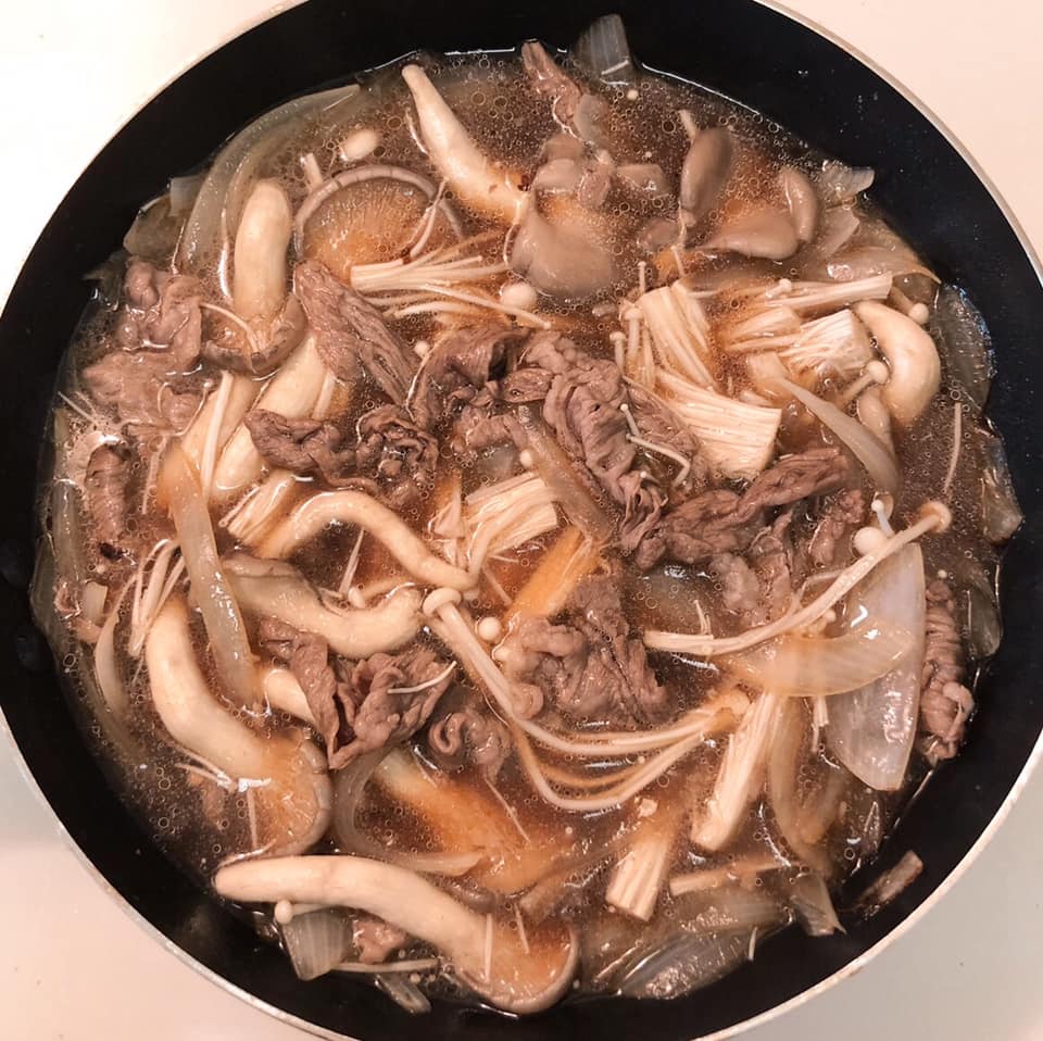 牛肉壽喜燒。